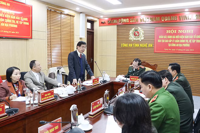 PGS.TS Vũ Thanh Sơn, Cục trưởng Cục đào tạo, bồi dưỡng cán bộ - Ban tổ chức Trung ương phát biểu tại hội nghị. PGS.TS Vũ Thanh Sơn, Cục trưởng Cục đào tạo, bồi dưỡng cán bộ - Ban tổ chức Trung ương phát biểu tại hội nghị.