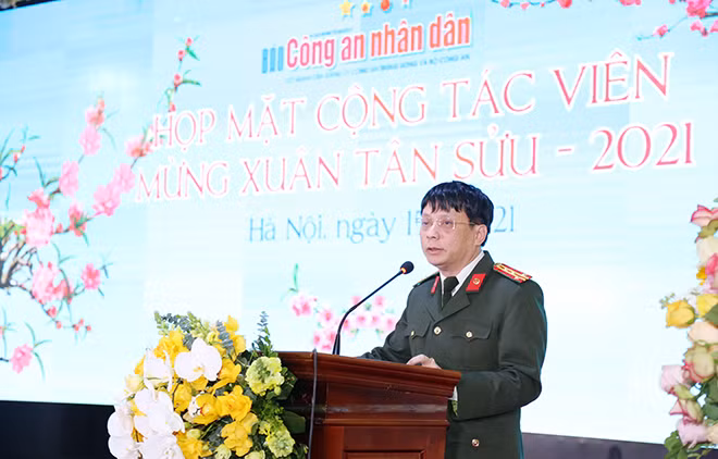 Đại tá Phạm Khải, Tổng Biên tập Báo CAND phát biểu tại buổi gặp mặt.