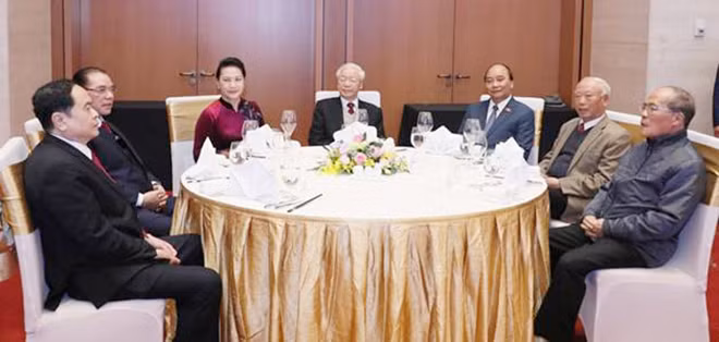 Các đại biểu tại cuộc gặp mặt đại biểu Quốc hội các thời kỳ nhân kỷ niệm 75 năm Ngày Tổng tuyển cử đầu tiên (6/1/1946-6/1/2021). Ảnh: TTXVN