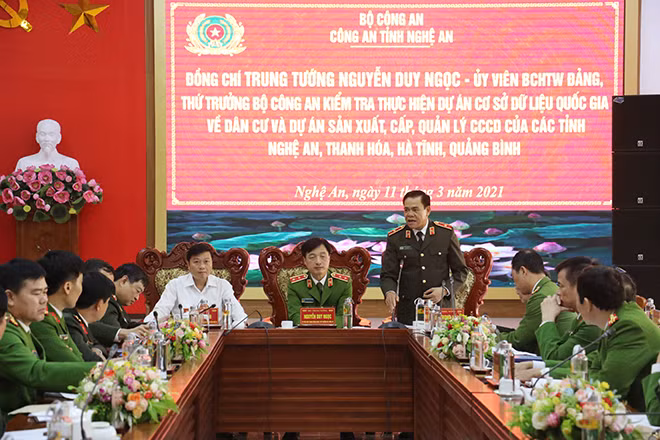 Thiếu tướng Võ Trọng Hải, Giám đốc Công an tỉnh Nghệ An phát biểu tại buổi làm việc.