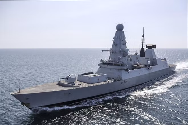 Tàu HMS Defender - một trong những công cụ gia tăng ảnh hưởng của nước Anh. Tàu HMS Defender - một trong những công cụ gia tăng ảnh hưởng của nước Anh.