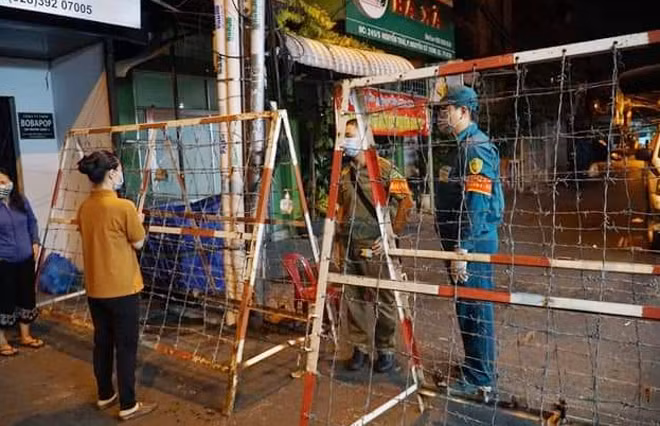 Các chốt trực trong khu phong tỏa Mả Lạng được duy trì xuyên tết. Các chốt trực trong khu phong tỏa Mả Lạng được duy trì xuyên tết.
