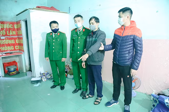 Thực nghiệm lại hiện trường gây án. Thực nghiệm lại hiện trường gây án.