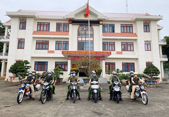 Các Tổ tuần tra của Công an huyện Cư Jút ra quân thực hiện nhiệm vụ tuần tra, kiểm soát 24/24h bảo đảm ANTT trong dịp Tết Nguyên đán Tân Sửu 2021. Các Tổ tuần tra của Công an huyện Cư Jút ra quân thực hiện nhiệm vụ tuần tra, kiểm soát 24/24h bảo đảm ANTT trong dịp Tết Nguyên đán Tân Sửu 2021.