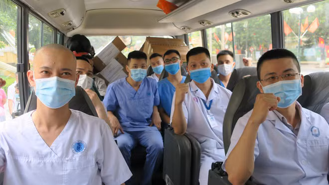 Đoàn công tác lên đường đến Bắc Giang hỗ trợ chống dịch COVID-19.