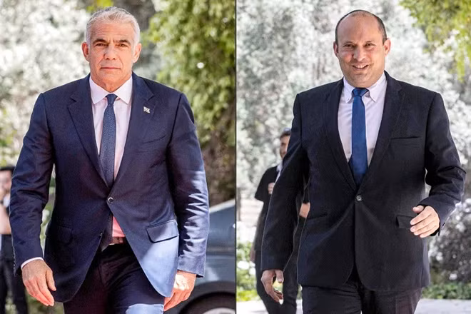 Ông Yair Lapid (trái) và ông Naftali Bennet (phải). Ảnh: Al Jazeera/Getty Images.