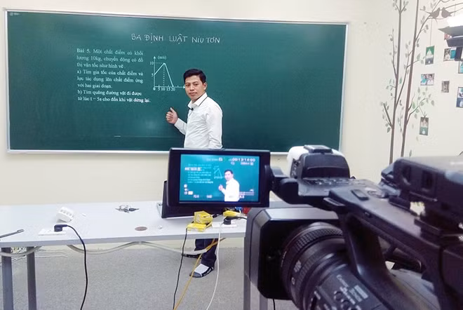 Các trường học trên địa bàn Hà Nội cho học sinh học trực tuyến trong thời gian tạm ngừng đến trường (ảnh minh họa).