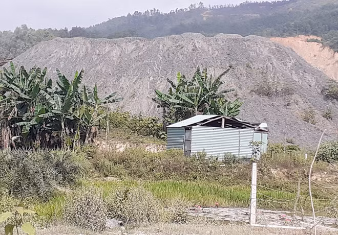 Các mỏ khai thác, chế biến đá ở núi Phước Thuận. Các mỏ khai thác, chế biến đá ở núi Phước Thuận.