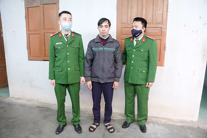Đối tượng Phạm Quang Mậu bị cơ quan điều tra bắt giữ. Đối tượng Phạm Quang Mậu bị cơ quan điều tra bắt giữ.