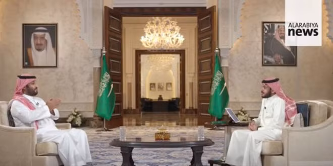 Thái tử Mohammed bin Salman (trái) trả lời phỏng vấn kênh truyền hình địa Al-Arabiya của Saudi Arabia phát sóng tối 27-4. Thái tử Mohammed bin Salman (trái) trả lời phỏng vấn kênh truyền hình địa Al-Arabiya của Saudi Arabia phát sóng tối 27-4.