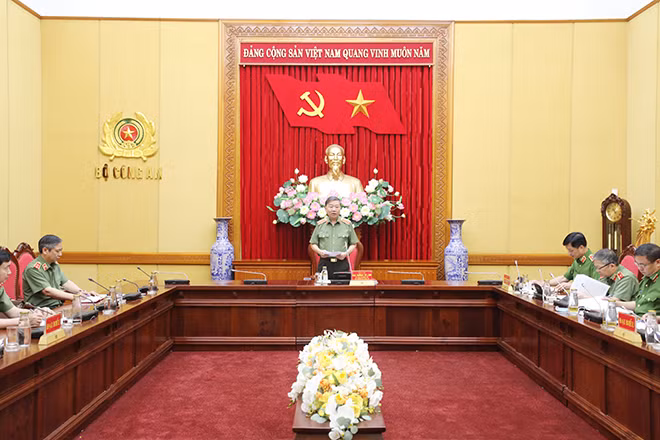Bộ trưởng Tô Lâm phát biểu chỉ đạo tại cuộc họp.