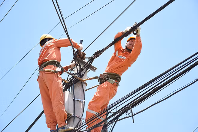 EVNHANOI nỗ lực đảm bảo cung cấp điện trong mùa nắng nóng.
