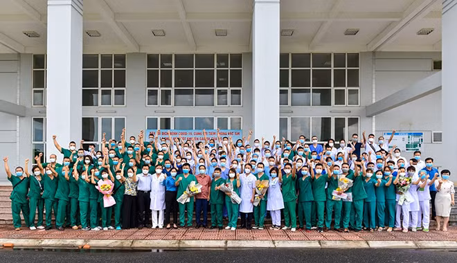 Đoàn bác sỹ, điều dưỡng và sinh viên Hải Phòng chi viện TP Hồ Chí Minh, tỉnh Bình Dương.
