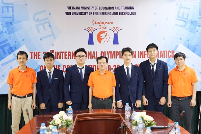 Đoàn học sinh Việt Nam tham dự Olympic Tin học quốc tế 2021.
