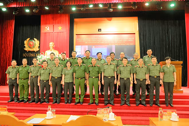 Bộ trưởng Tô Lâm cùng các đồng chí lãnh đạo Bộ và các đại biểu tại Hội nghị.