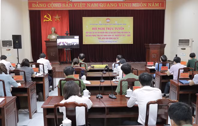 Hội nghị tiếp xúc cử tri được thực hiện đúng quy định về giãn cách. Hội nghị tiếp xúc cử tri được thực hiện đúng quy định về giãn cách.