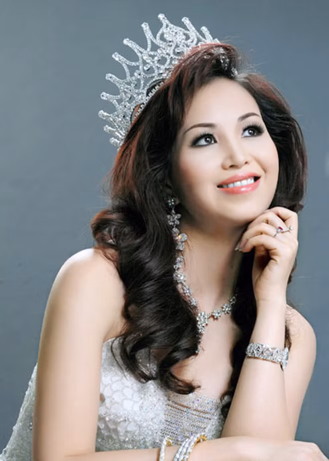 Hoa hậu Nguyễn Diệu Hoa, Trưởng Ban giám khảo cuộc thi Hoa hậu Doanh nhân Việt Nam.