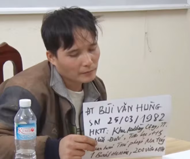 Đối tượng Bùi Văn Hùng tại cơ quan Công an.