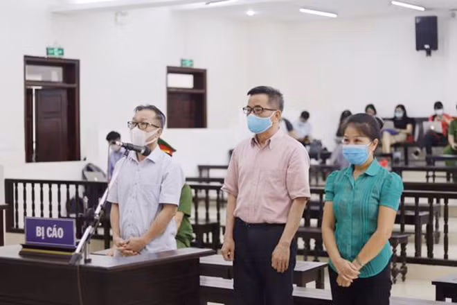 Ba bị cáo: Đinh Văn Dũng, Đoàn Hồng Dũng và Nguyễn Thị Tnanh Sơn nghe tuyên án.