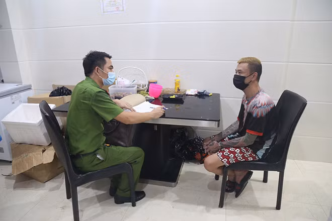 Cơ quan Công an lấy lời khai Tôn Đức Nghĩa.