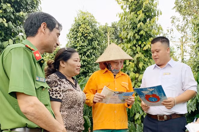 Phát triển bảo hiểm xã hội tự nguyện tại huyện Đắk Song, tỉnh Đắk Nông. Phát triển bảo hiểm xã hội tự nguyện tại huyện Đắk Song, tỉnh Đắk Nông.