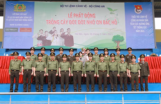 Thiếu tướng Trần Hải Quân cùng CBCS Bộ Tư lệnh Cảnh vệ và các đại biểu tại lễ phát động.