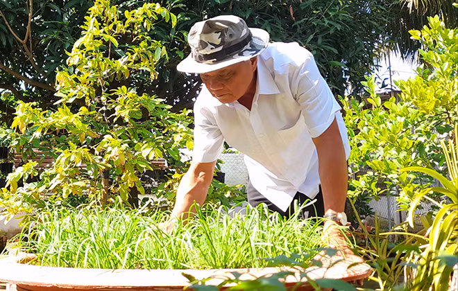 Đại tá Lê Thanh Long với cuộc sống đời thường. Đại tá Lê Thanh Long với cuộc sống đời thường.