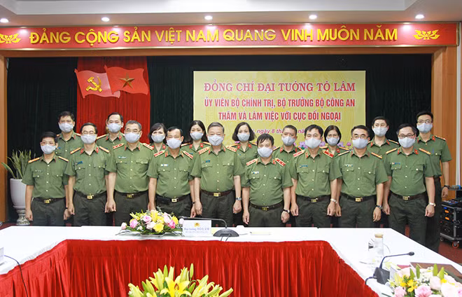 Bộ trưởng Tô Lâm và các đại biểu tại buổi làm việc. Bộ trưởng Tô Lâm và các đại biểu tại buổi làm việc.
