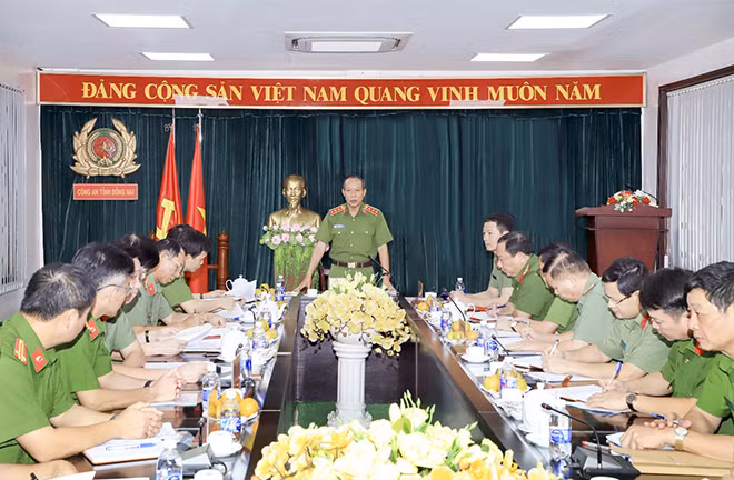 Thượng tướng Lê Quý Vương phát biểu chỉ đạo tại buổi làm việc.