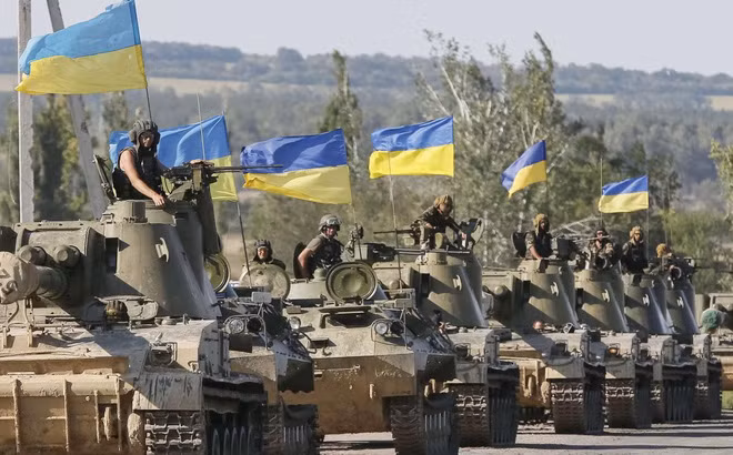 Ukraine gia tăng sự hiện diện quân sự tại Donbass cho một cuộc phiêu lưu mới. Ukraine gia tăng sự hiện diện quân sự tại Donbass cho một cuộc phiêu lưu mới.