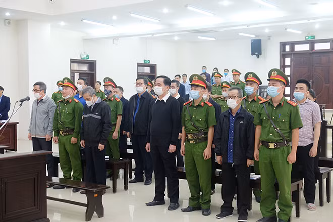 Các bị cáo tại phiên toà sơ thẩm.