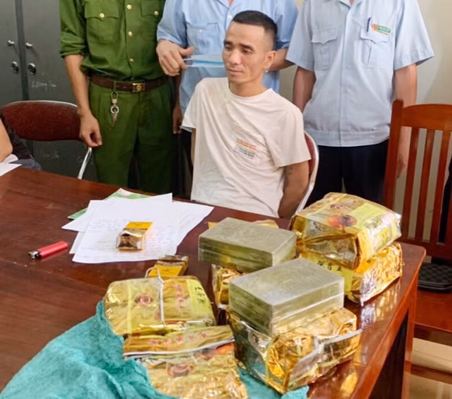Đối tượng Nguyễn Ngọc Nam cùng tang vật vụ án.