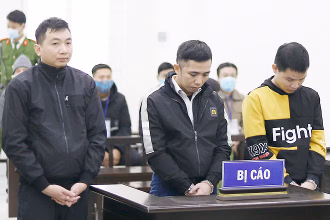 Ba bị cáo tại phiên xử.