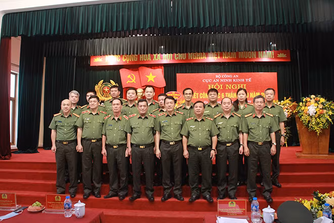 Thứ trưởng Lương Tam Quang và các đại biểu dự Hội nghị. Thứ trưởng Lương Tam Quang và các đại biểu dự Hội nghị.