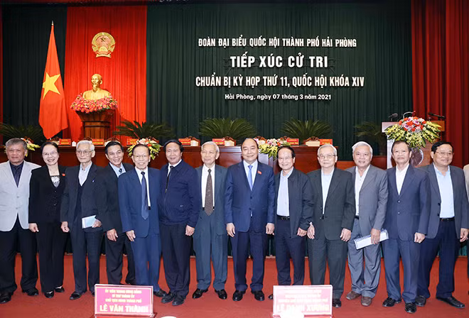Thủ tướng Nguyễn Xuân Phúc và các đại biểu tại buổi tiếp xúc. Ảnh: TTXVN Thủ tướng Nguyễn Xuân Phúc và các đại biểu tại buổi tiếp xúc. Ảnh: TTXVN