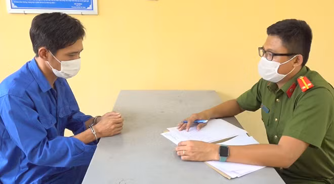 Đối tượng Trần Văn Bình tại cơ quan Công an. Đối tượng Trần Văn Bình tại cơ quan Công an.