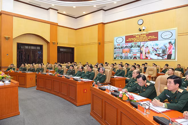 Các đại biểu dự tại điểm cầu Sở chỉ huy Bộ Quốc phòng. Các đại biểu dự tại điểm cầu Sở chỉ huy Bộ Quốc phòng.