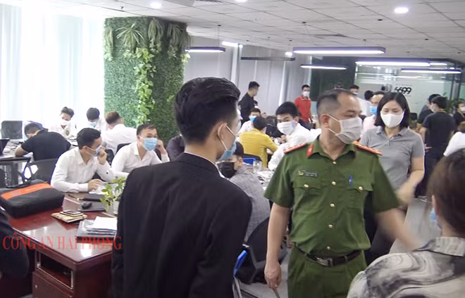 CBCS Phòng ANKT phối hợp với Phòng Cảnh sát hình sự, Cục An ninh mạng và Phòng, chống tội phạm sử dụng công nghệ cao phá án. CBCS Phòng ANKT phối hợp với Phòng Cảnh sát hình sự, Cục An ninh mạng và Phòng, chống tội phạm sử dụng công nghệ cao phá án.