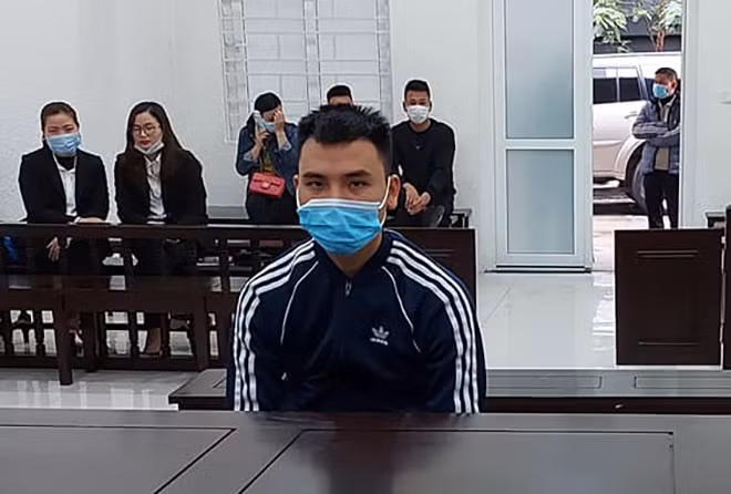 Bị cáo Ích tại phiên xử.
