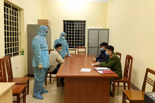 Đối tượng truy nã Bàn Tòn Lai bị cơ quan CSĐT Công an huyện Văn Yên bắt giữ.