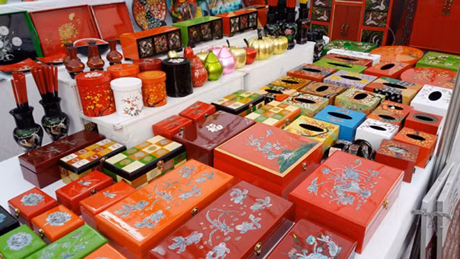 Sản phẩm sơn mài ngày càng phổ dụng trong đời sống hiện nay.