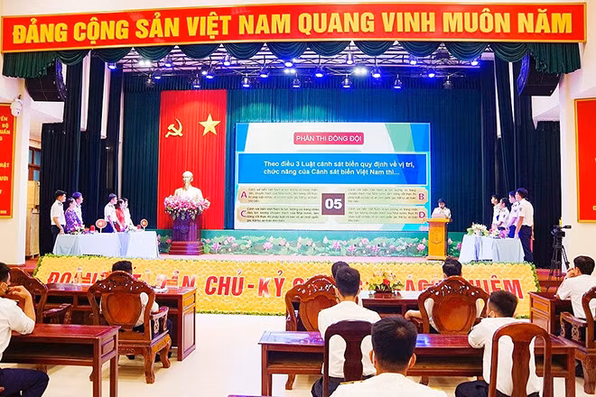 Cuộc thi Luật Cảnh sát biển được tổ chức trực tiếp tại Bộ Tư lệnh Vùng Cảnh sát biển 3 vào năm 2020. Cuộc thi Luật Cảnh sát biển được tổ chức trực tiếp tại Bộ Tư lệnh Vùng Cảnh sát biển 3 vào năm 2020.
