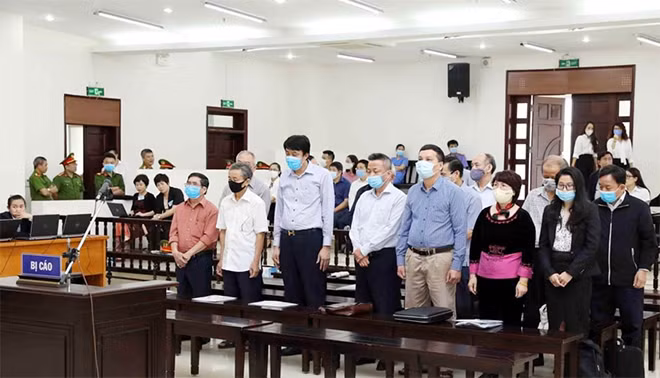 Các bị cáo tại phiên toà. Các bị cáo tại phiên toà.