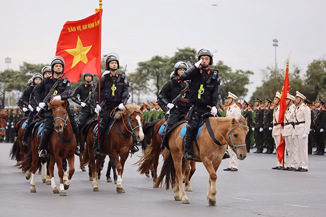 Đoàn cảnh sát cơ động Kỵ binh tham gia Lễ xuất quân.