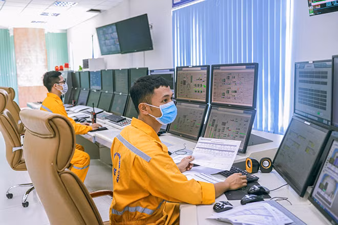 Người lao động PVGAS thực hiện nghiêm các yêu cầu phòng chống dịch COVID-19 trong lao động sản xuất. Người lao động PVGAS thực hiện nghiêm các yêu cầu phòng chống dịch COVID-19 trong lao động sản xuất.