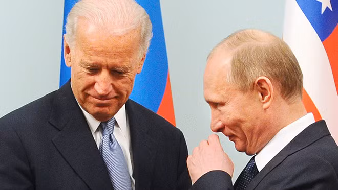 Ông Joe Biden và ông Vladimir Putin trong một lần gặp. Ông Joe Biden và ông Vladimir Putin trong một lần gặp.