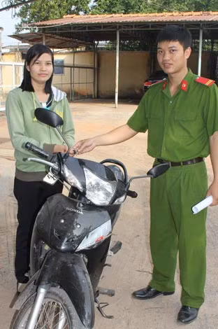 Chị Phương nhận lại tài sản.