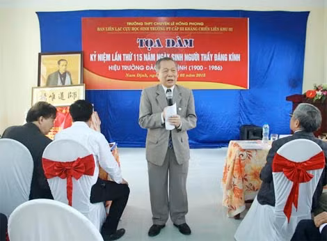 GS.TS, NGND Đào Văn Phan, người con thứ bảy của nhà giáo Đào Văn Định tâm sự, chia sẻ về người cha thân yêu.