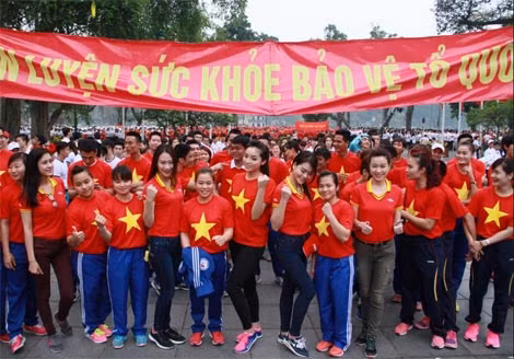 Các người đẹp hưởng ứng ngày chạy.