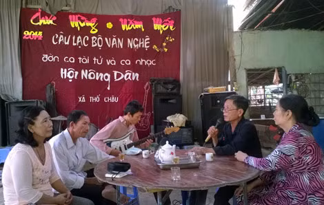 Một buổi sinh hoạt của CLB đờn ca tài tử xã Thổ Chu.